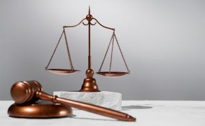 Dois homens confessam assaltos a bancos durante julgamento no Tribunal de Évora