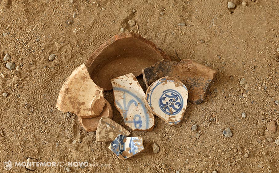 Escavações arqueológicas prosseguem no Castelo de Montemor-o-Novo para localizar antiga igreja medieval
